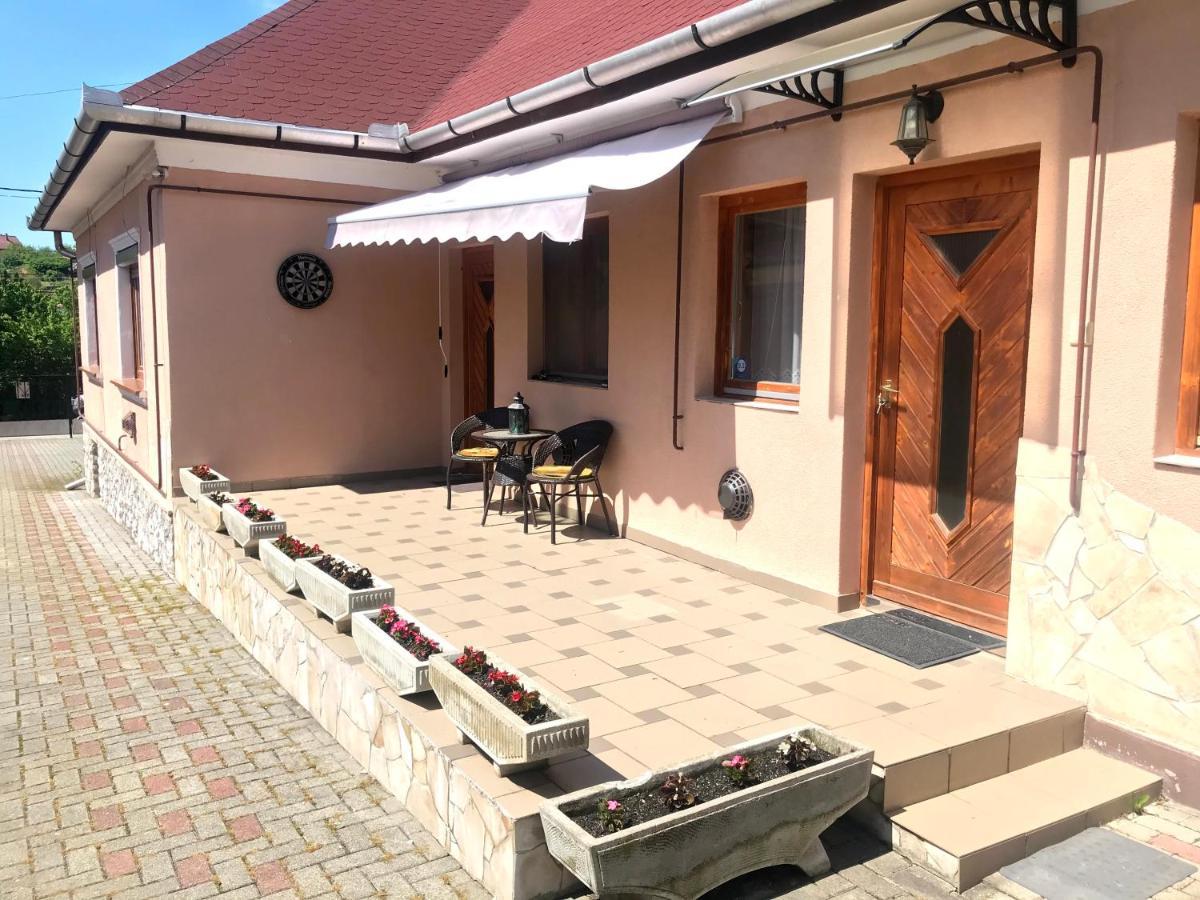 Hotel Postakocsi Vendeghaz Kisgyor Exterior foto